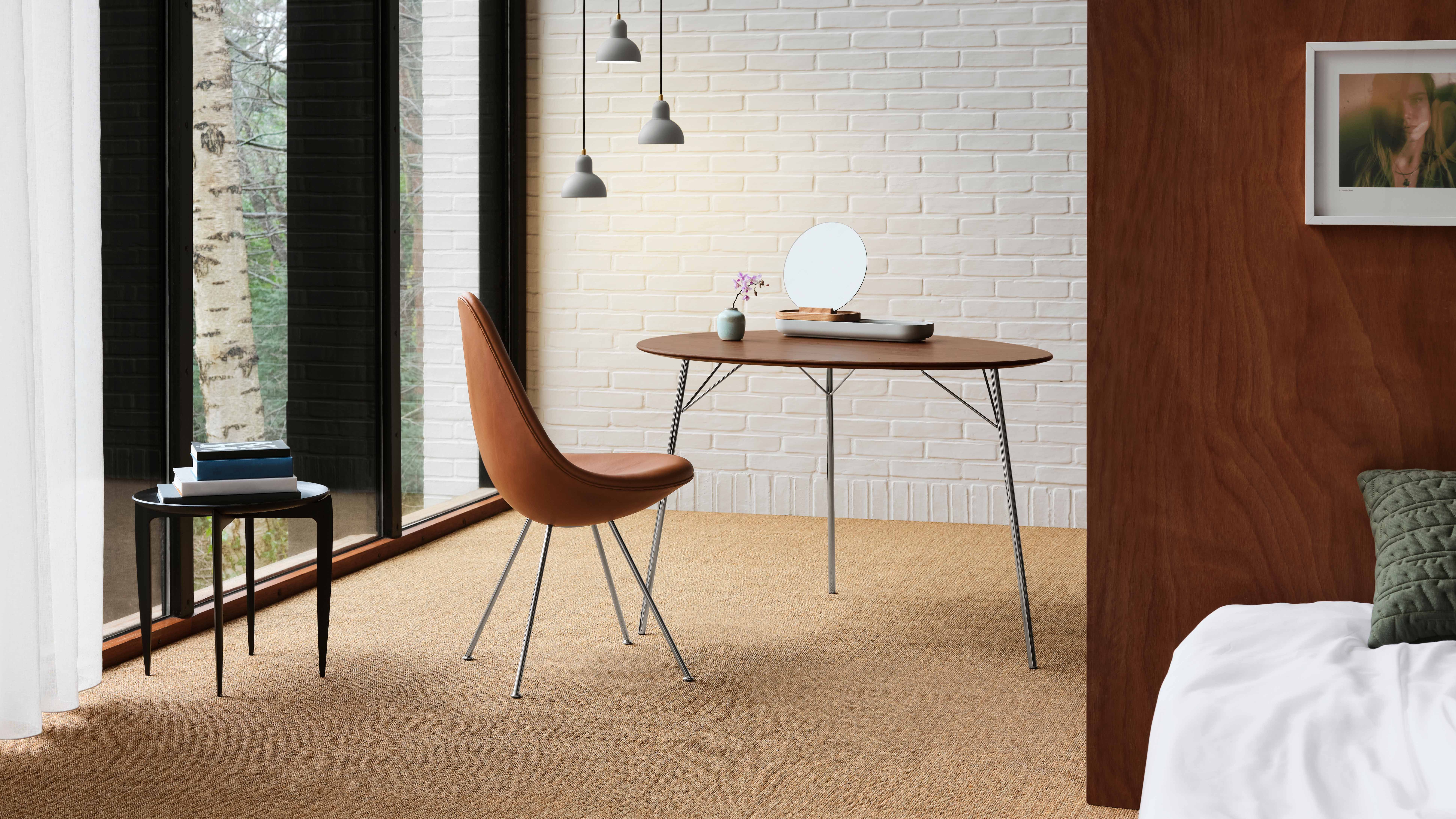 Egg table and chairs online