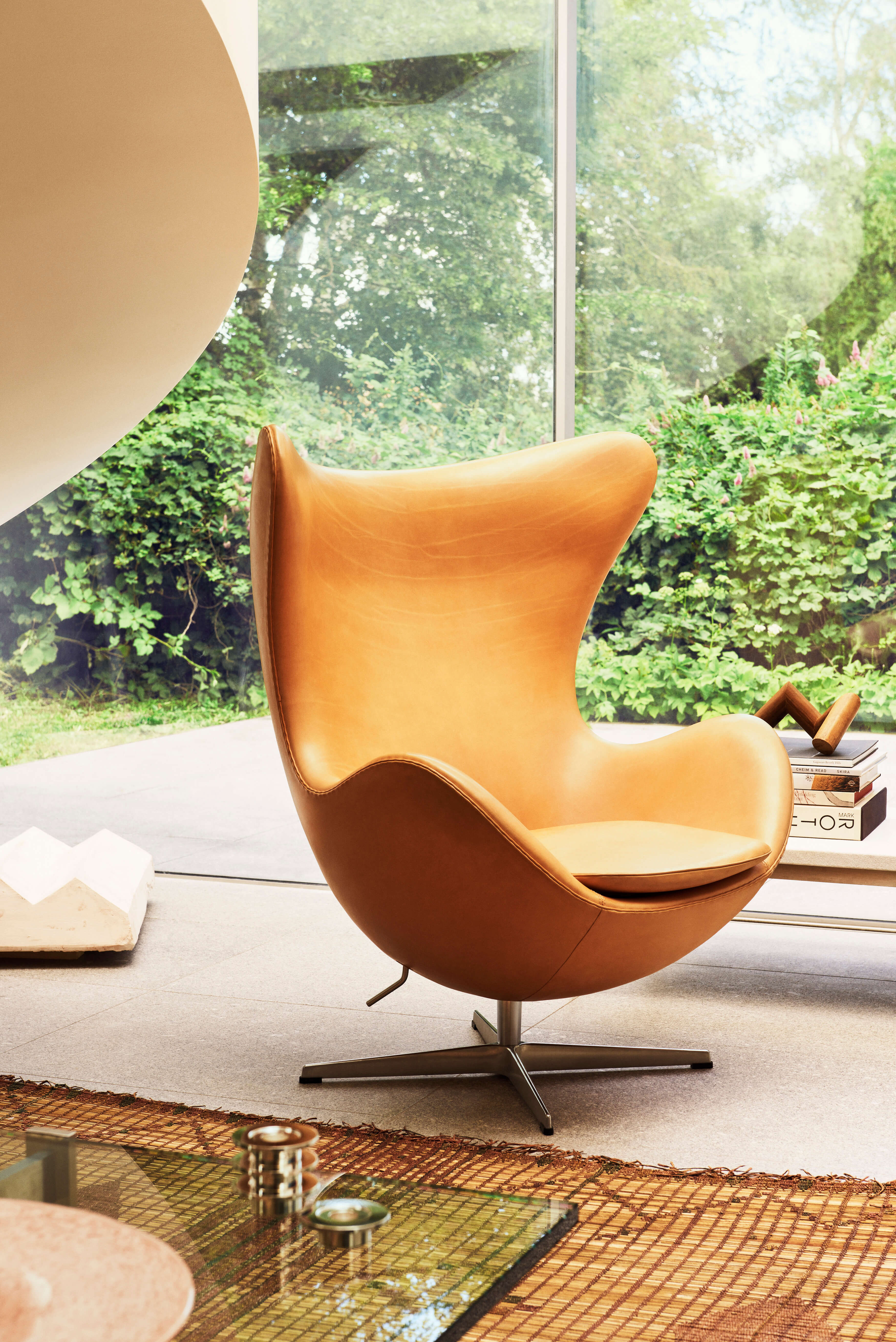 Egg Chair Lounge chair with timeless design Fritz Hansen