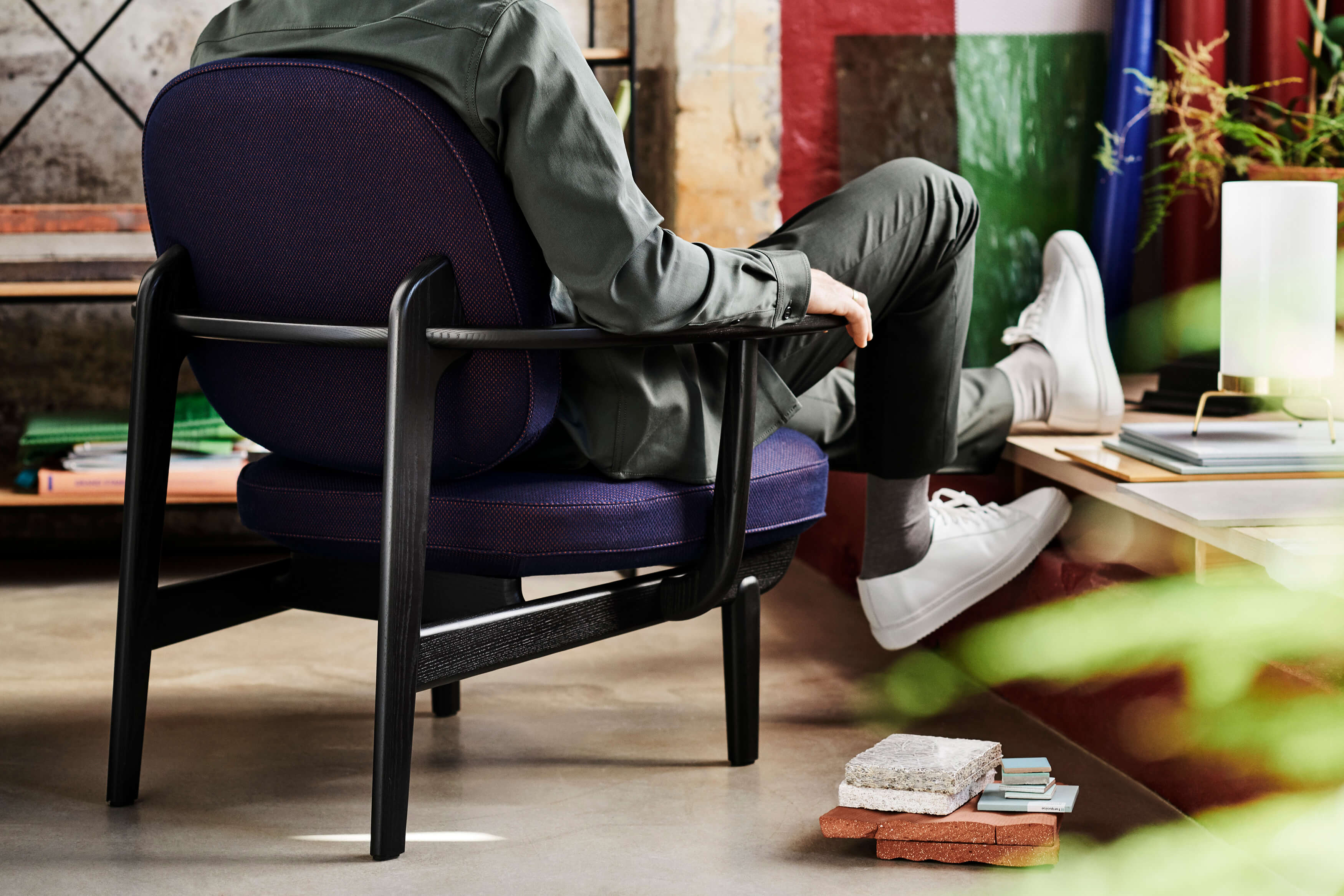 Fred Elegant from every angles Fritz Hansen