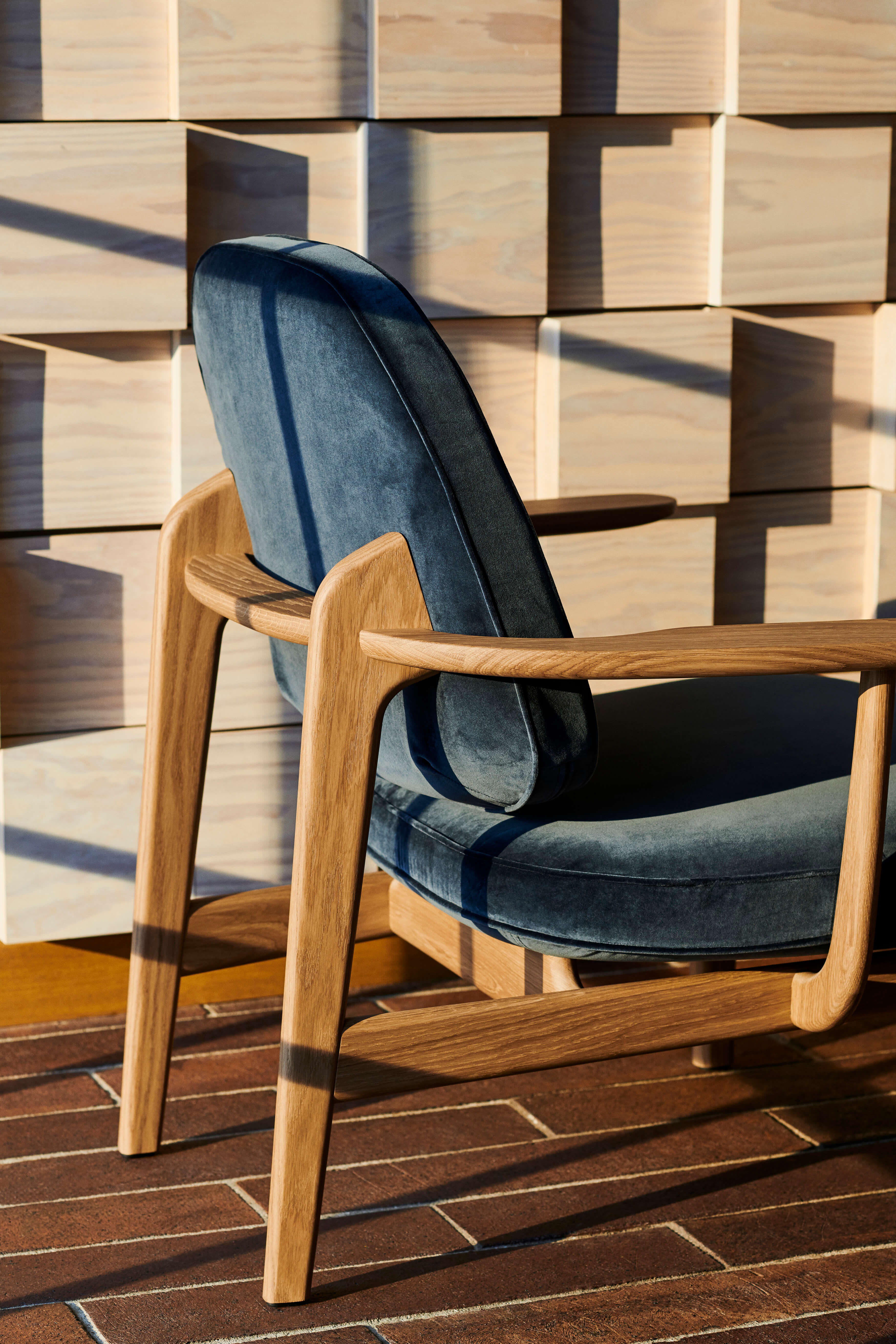 Fred Elegant from every angles Fritz Hansen