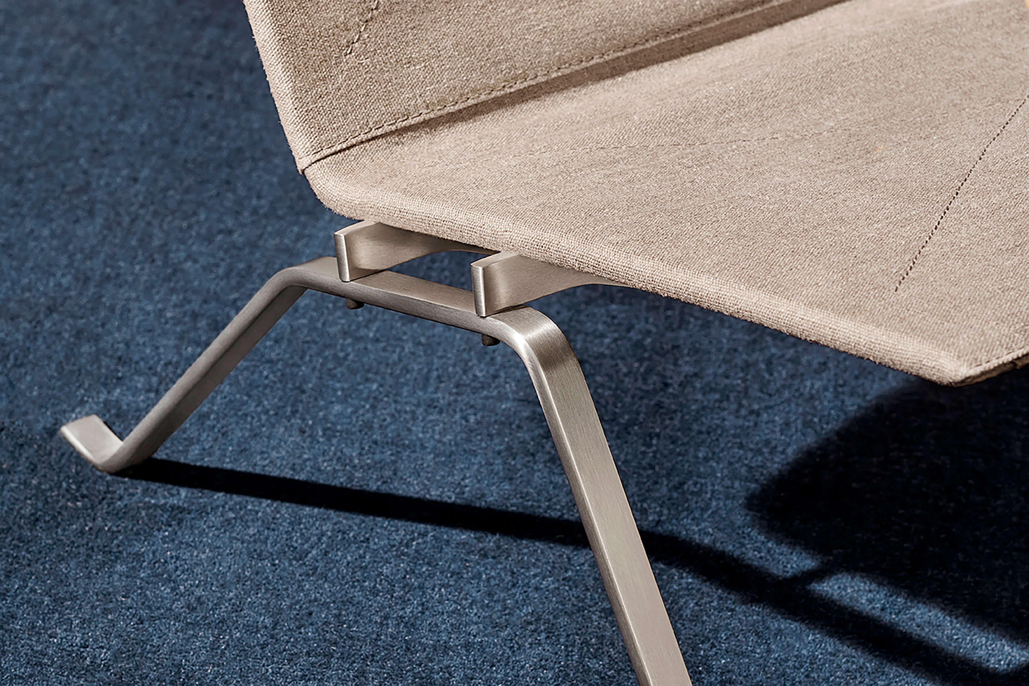 PK22™ - Modern chair with a subtle silhouette - Fritz Hansen