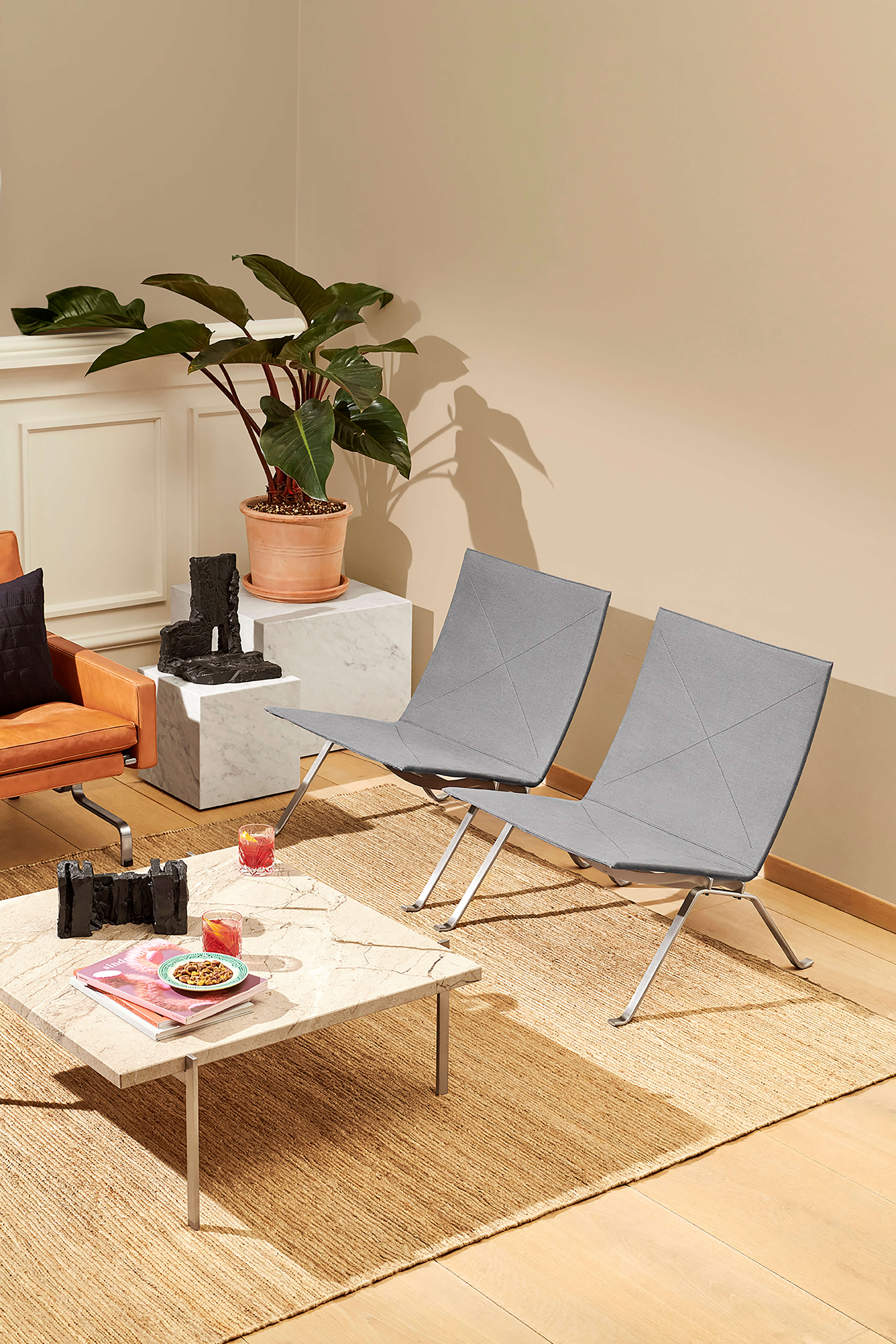 PK22™ - Modern chair with a subtle silhouette - Fritz Hansen
