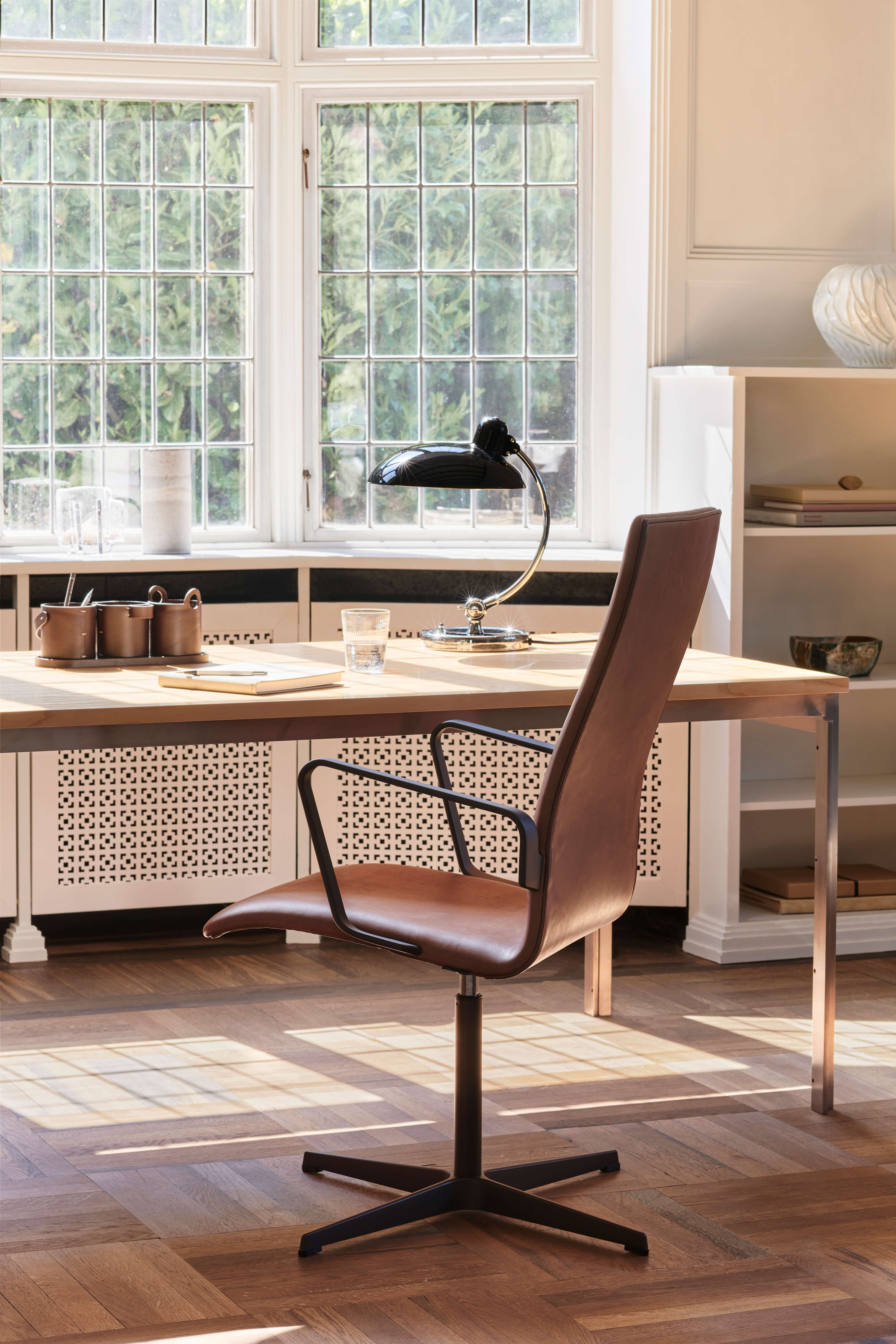 Oxford Invoke a sense of space and privacy Fritz Hansen